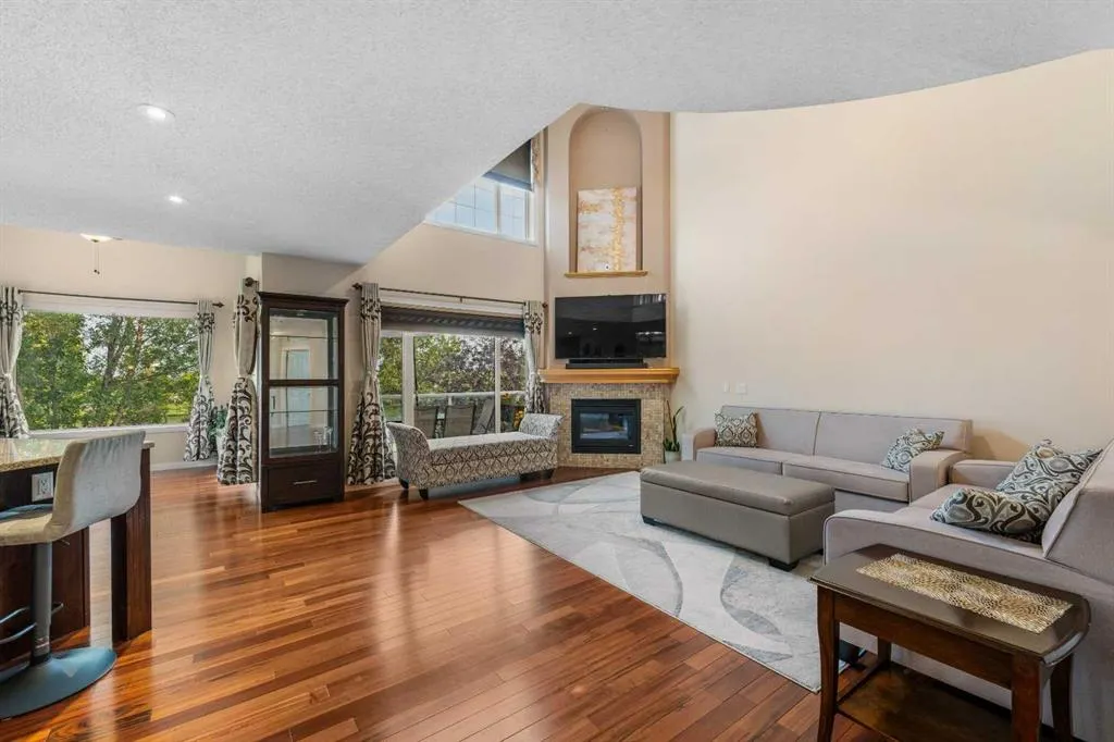 57 Somerglen Park SW