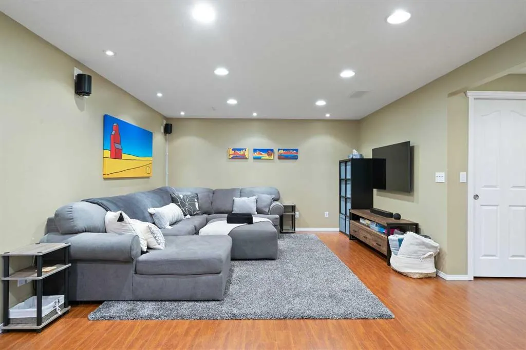 42 Chaparral Grove SE