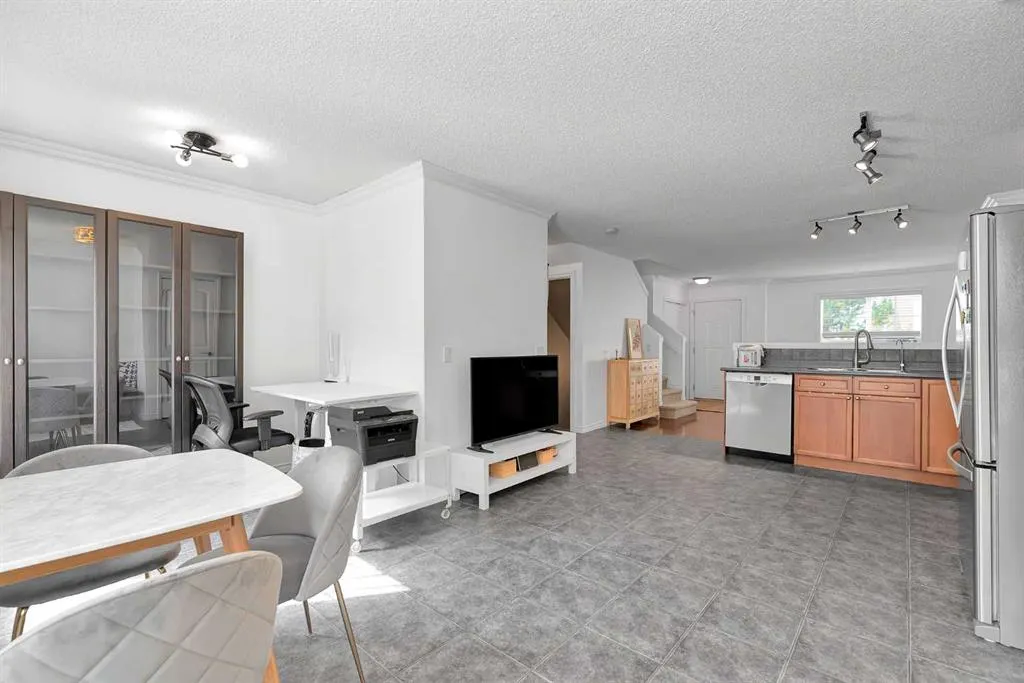 216 Toscana Gardens NW