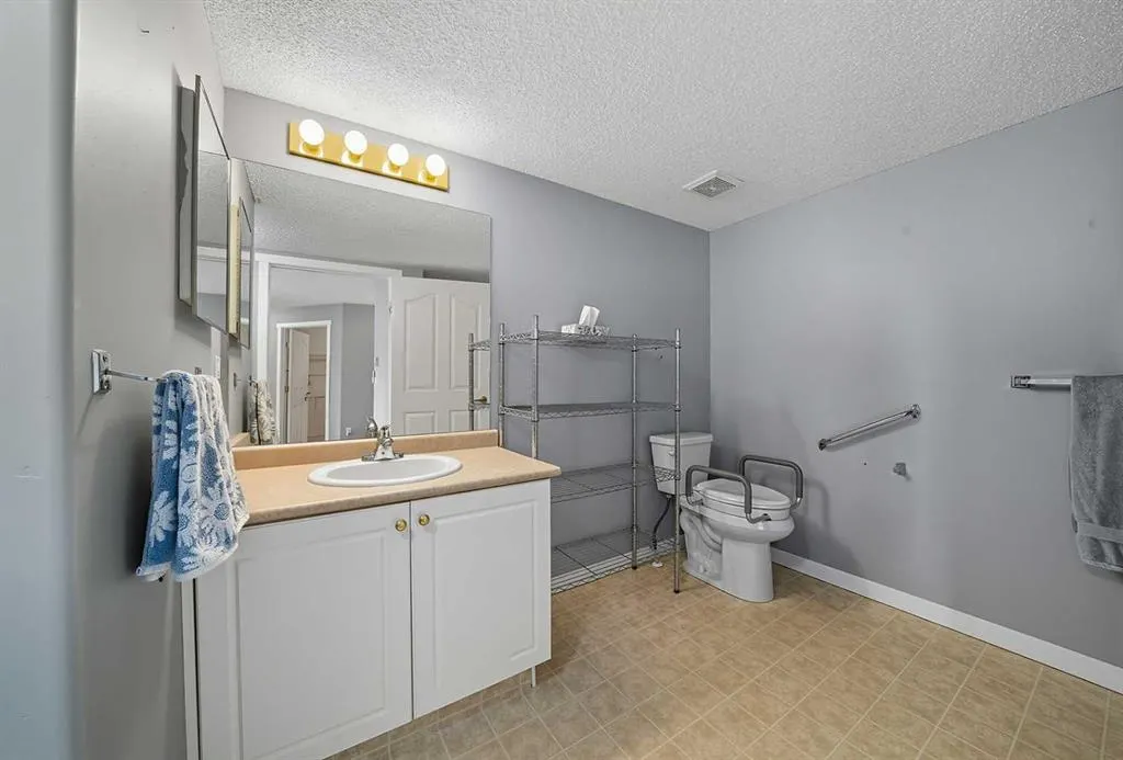 56 Carroll Crescent, #306
