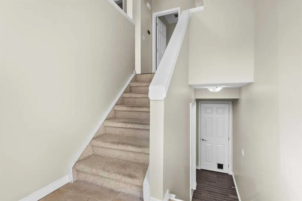 103 Huntington Park Green NW, #6