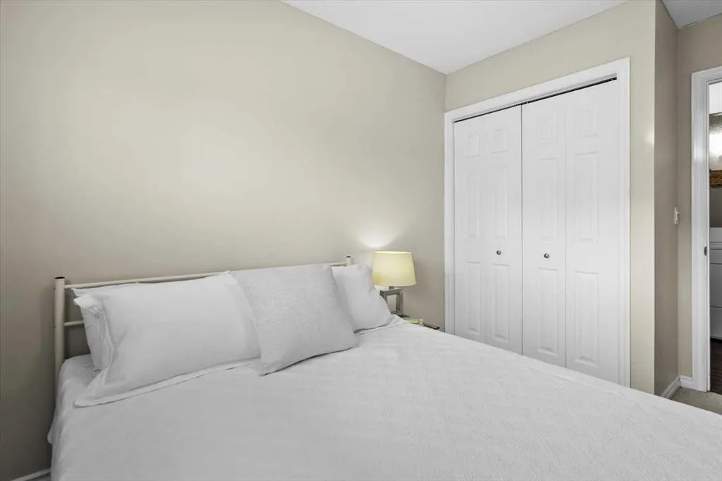 103 Huntington Park Green NW, #6