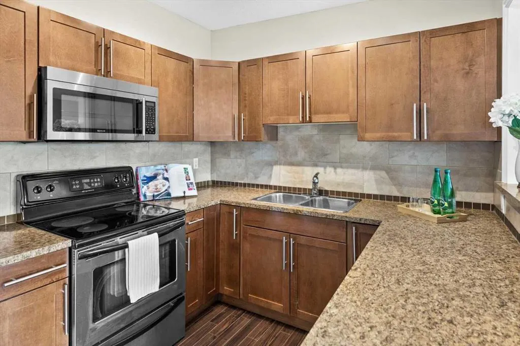 103 Huntington Park Green NW, #6