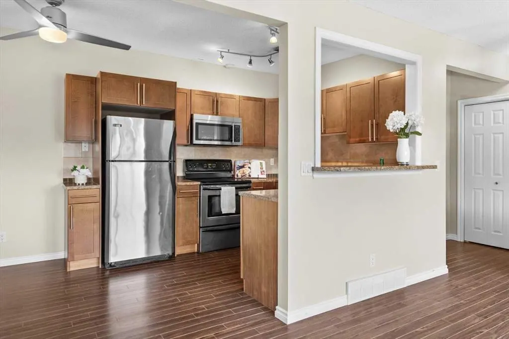 103 Huntington Park Green NW, #6