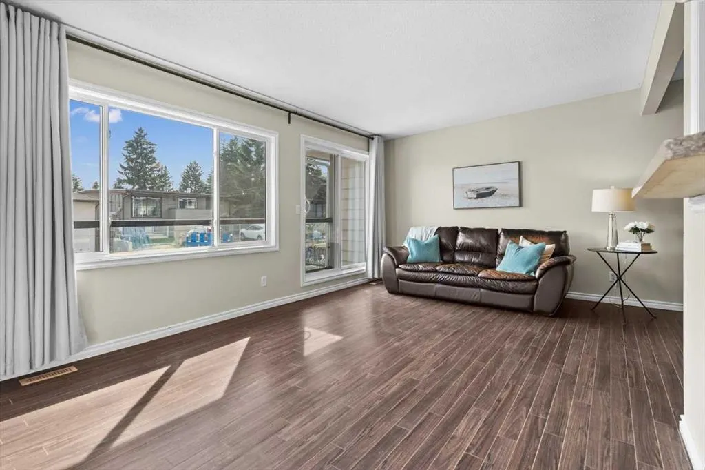 103 Huntington Park Green NW, #6