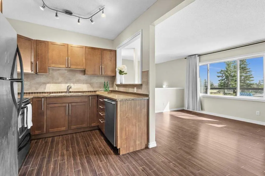 103 Huntington Park Green NW, #6