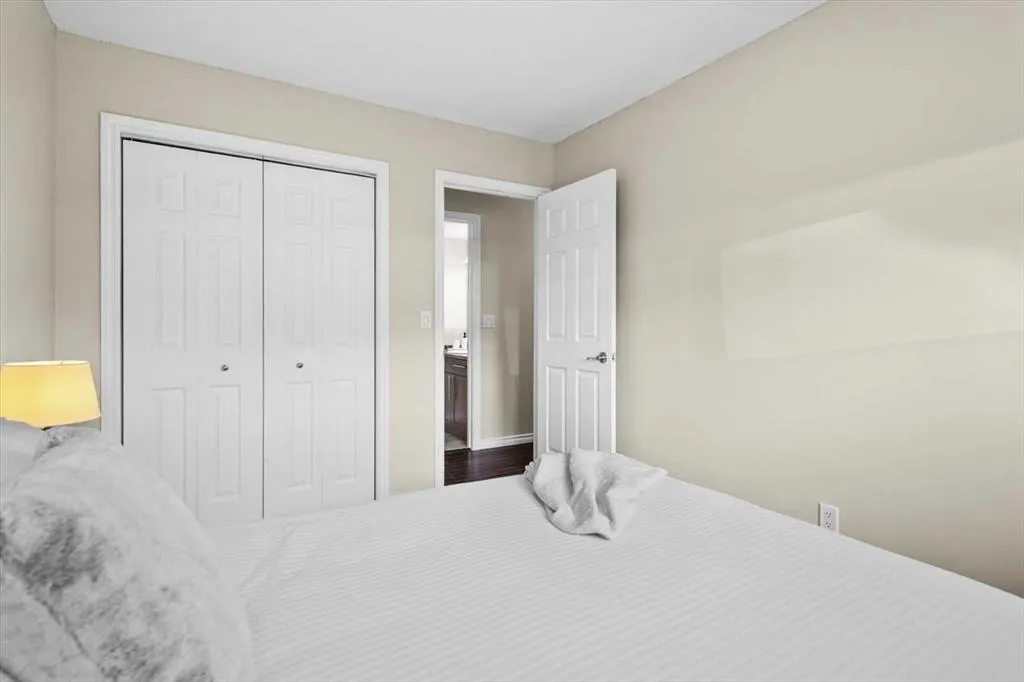 103 Huntington Park Green NW, #6