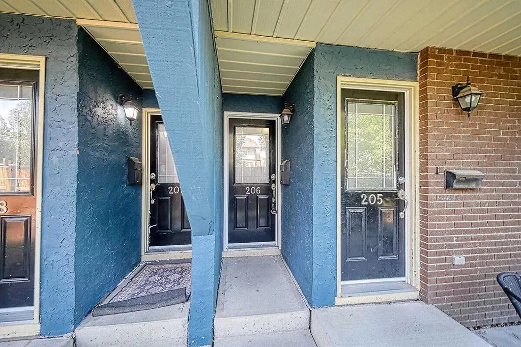 2200 Woodview Drive SW, #206