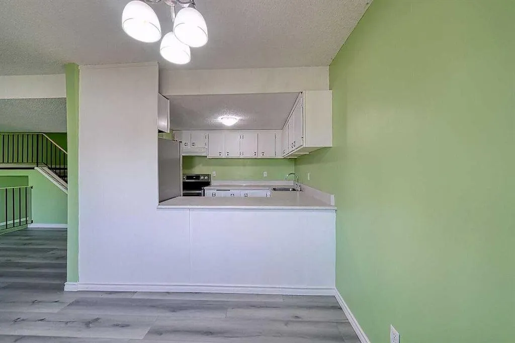 2200 Woodview Drive SW, #206