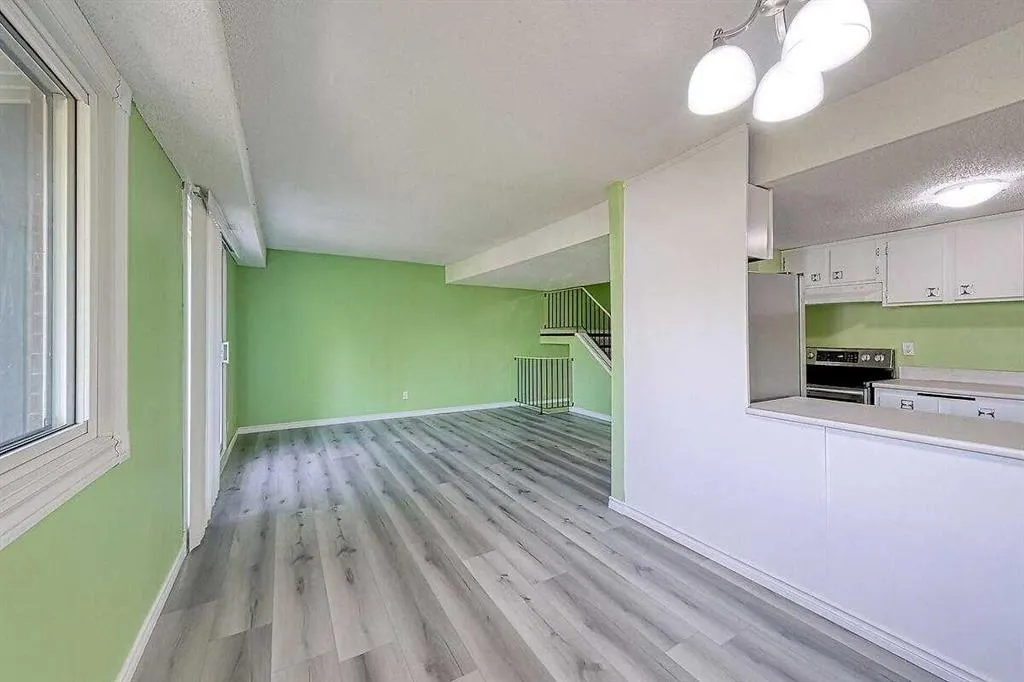 2200 Woodview Drive SW, #206