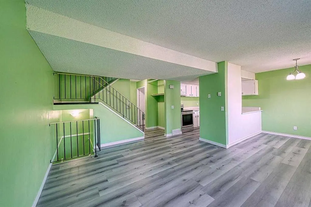 2200 Woodview Drive SW, #206