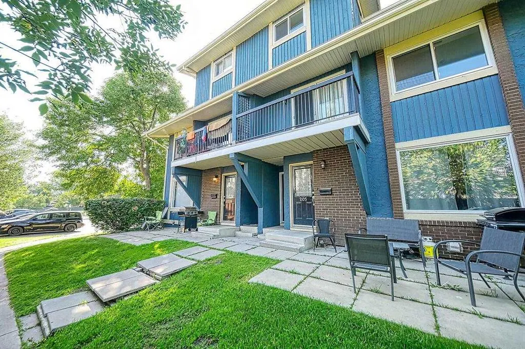 2200 Woodview Drive SW, #206