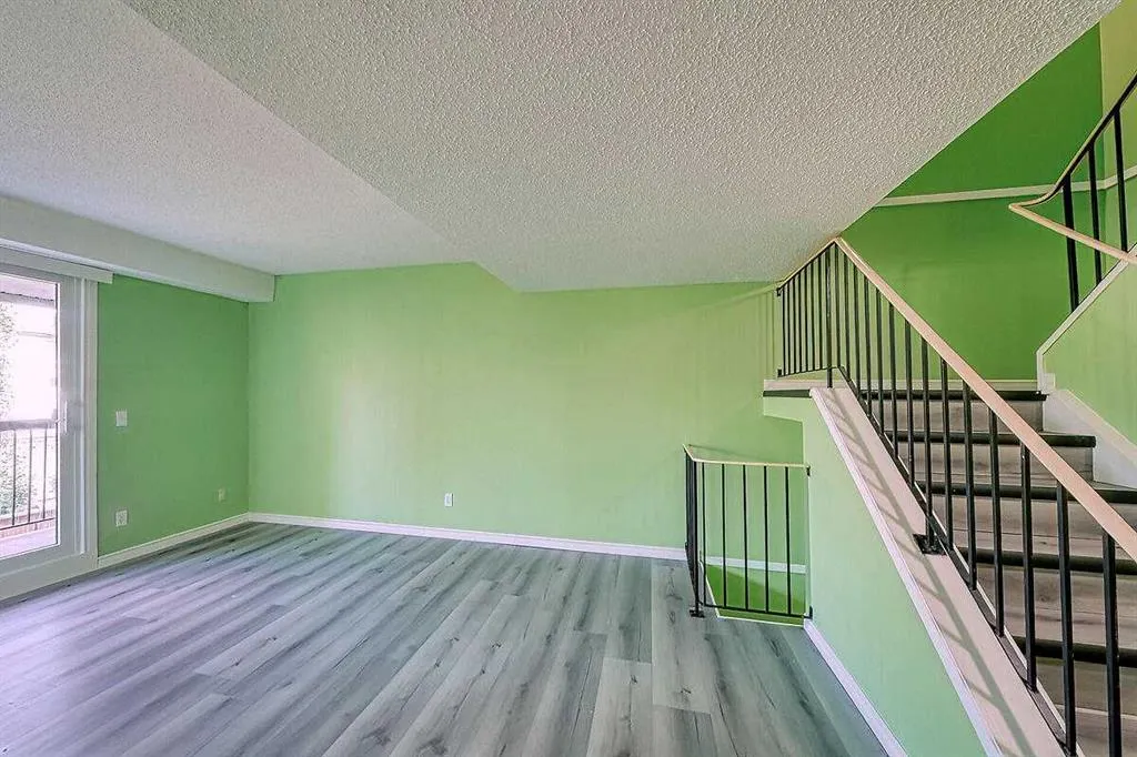 2200 Woodview Drive SW, #206