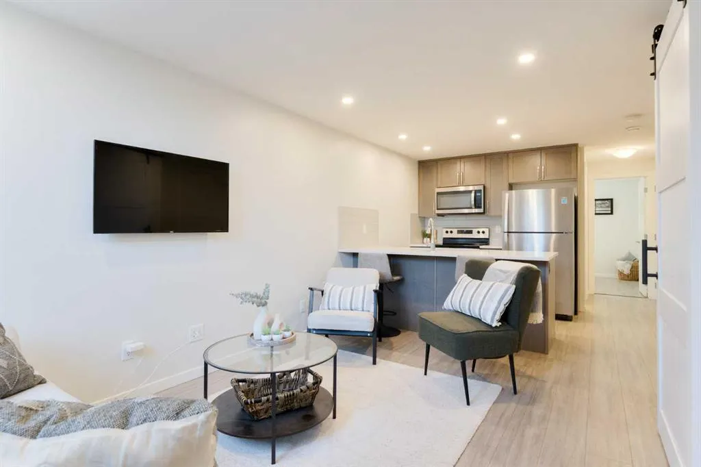 260 Rowley Way NW, #104