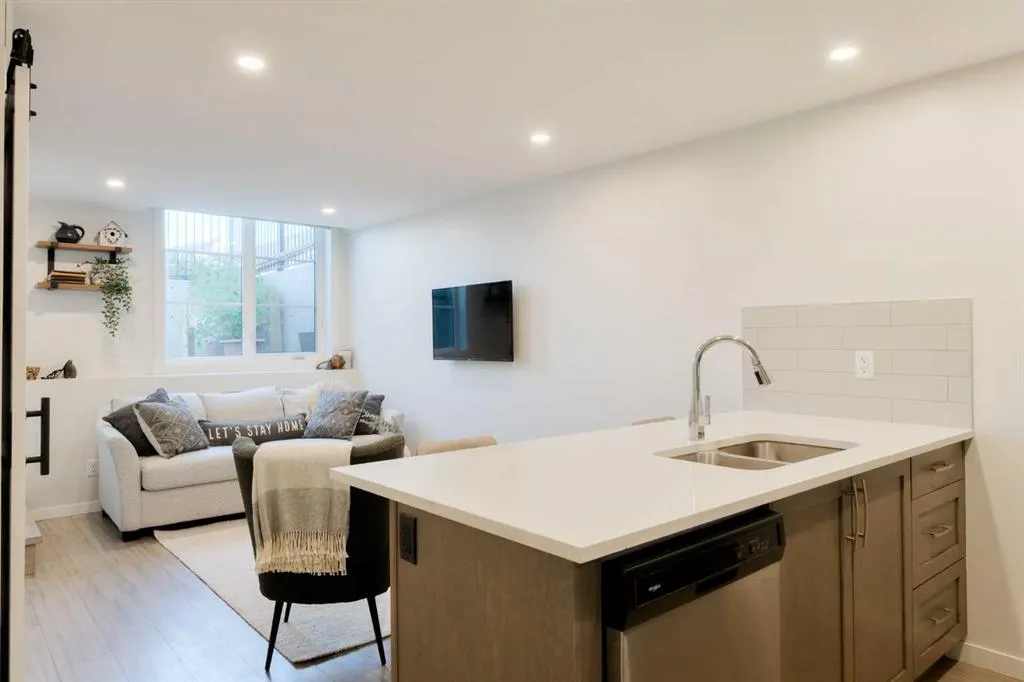 260 Rowley Way NW, #104