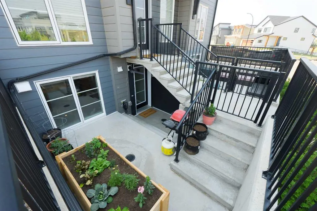 260 Rowley Way NW, #104