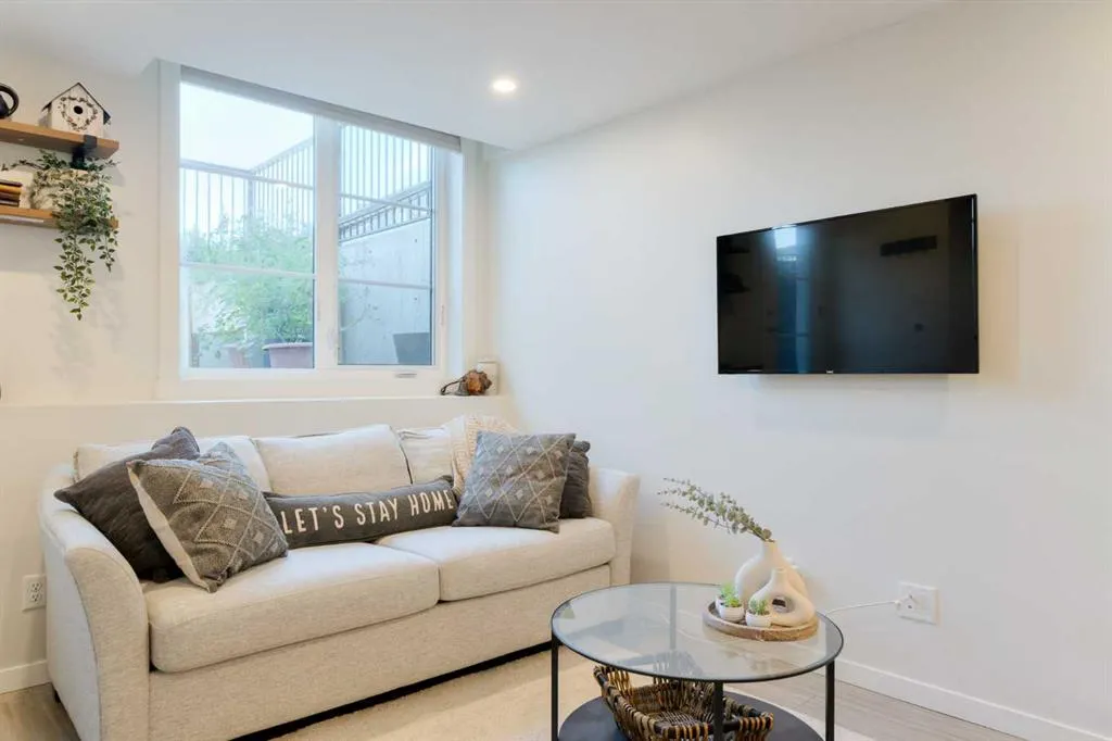 260 Rowley Way NW, #104