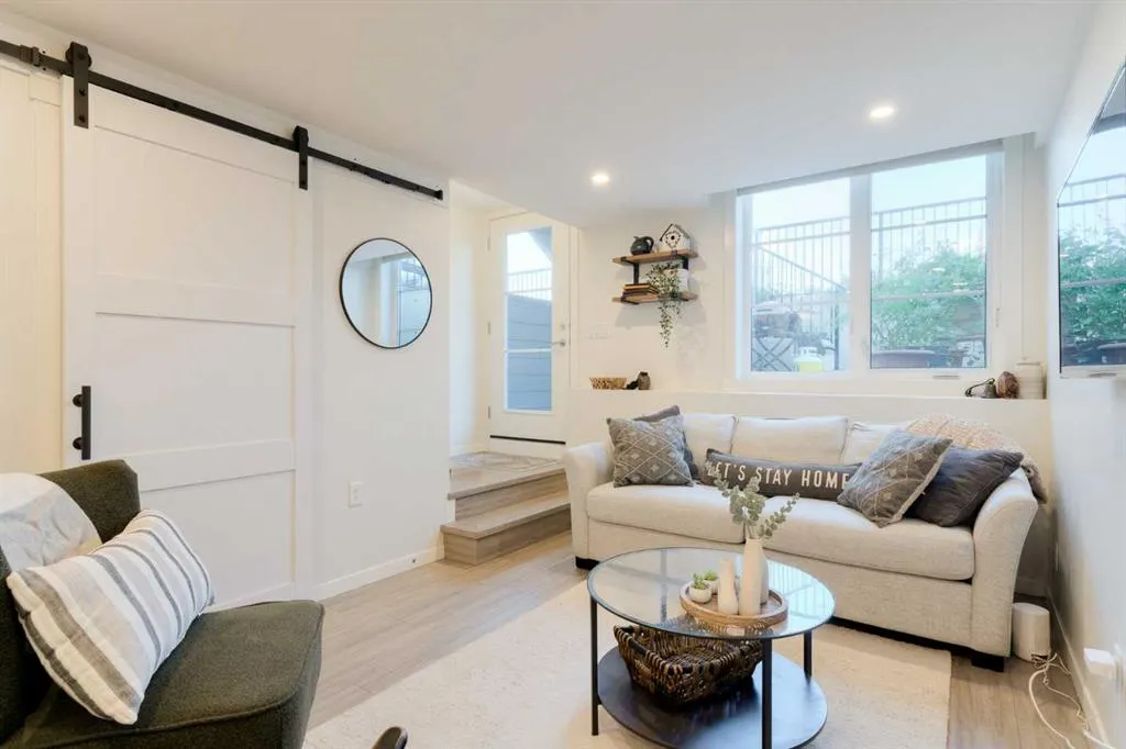 260 Rowley Way NW, #104