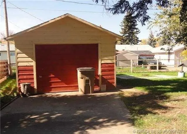 423 3A Street W
