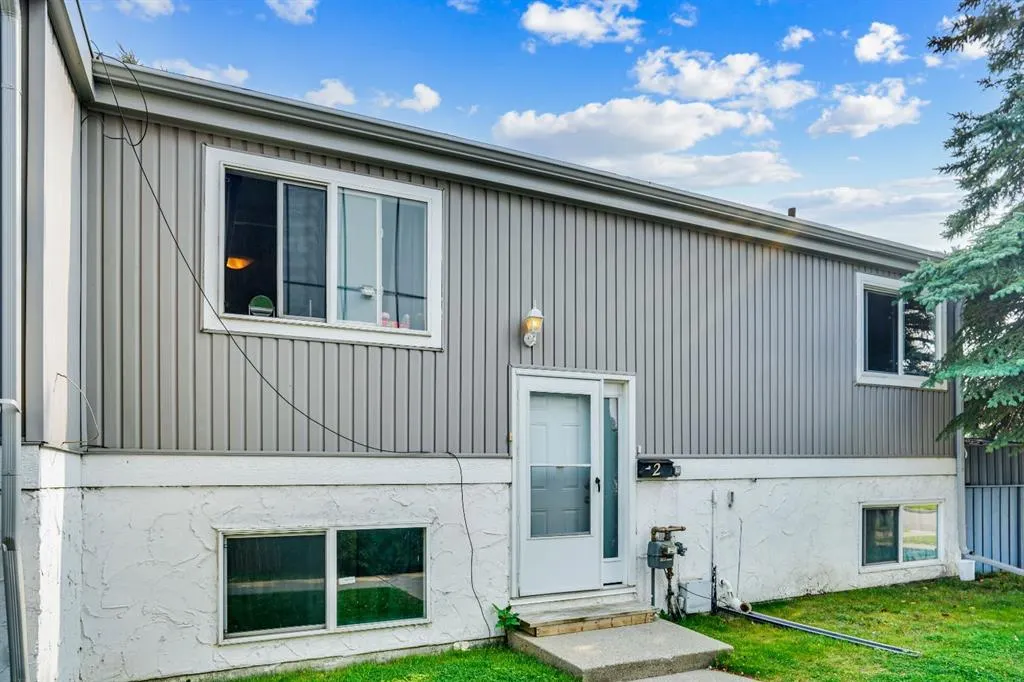 459 Huntsville Crescent NW, #2