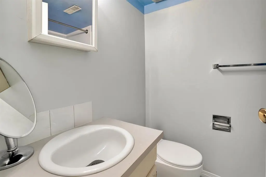 459 Huntsville Crescent NW, #2