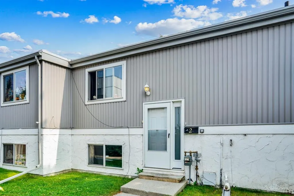 459 Huntsville Crescent NW, #2