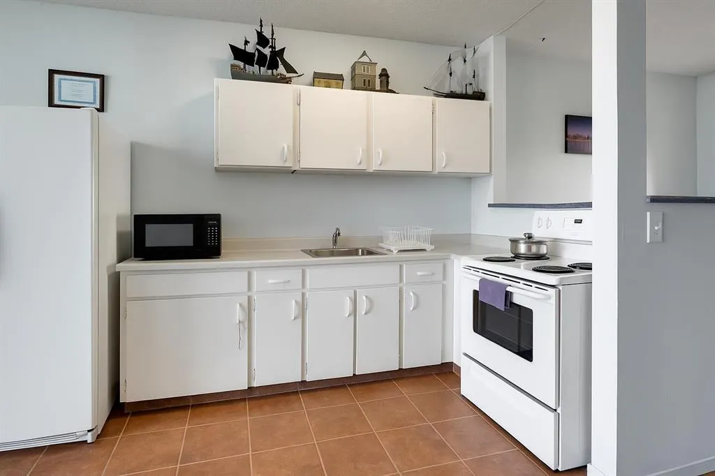 459 Huntsville Crescent NW, #2