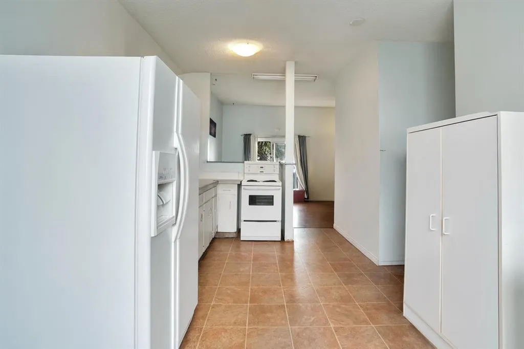 459 Huntsville Crescent NW, #2