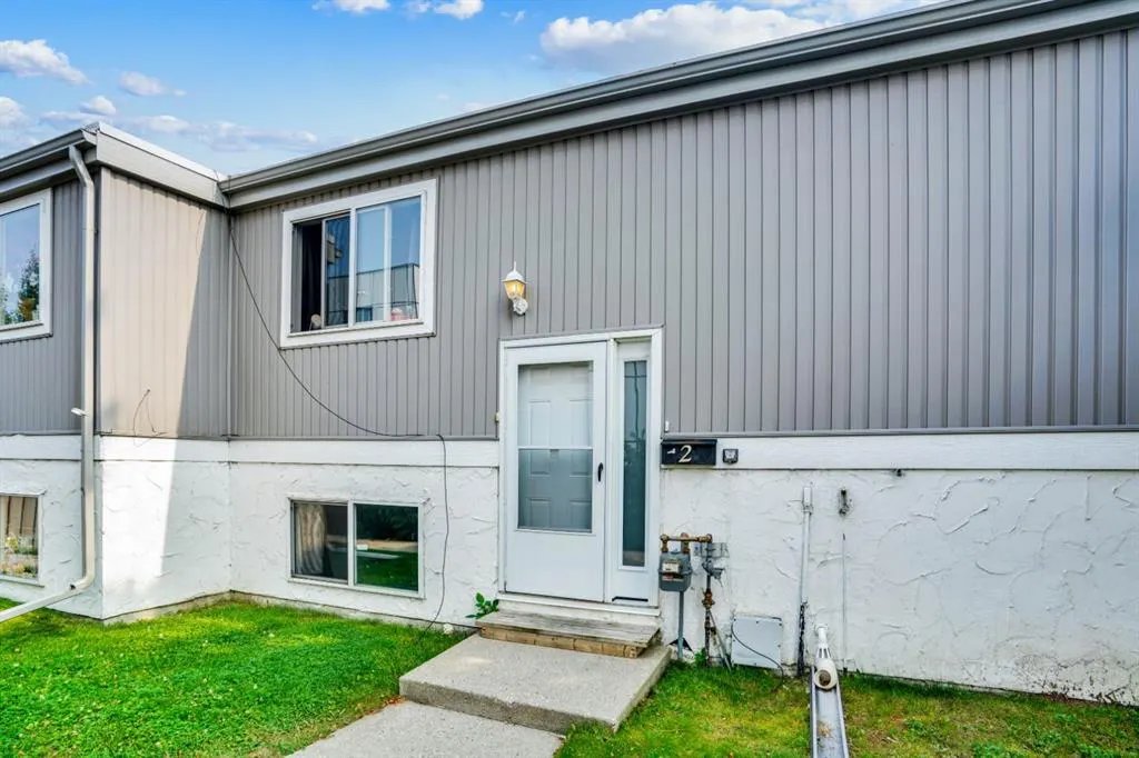 459 Huntsville Crescent NW, #2