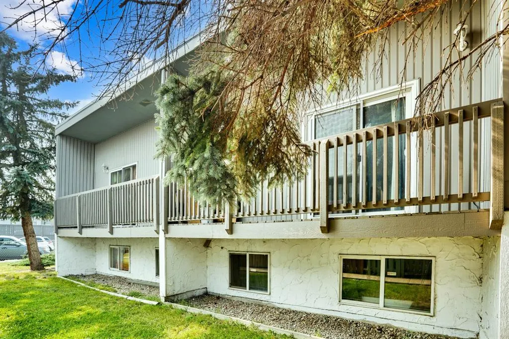 459 Huntsville Crescent NW, #2