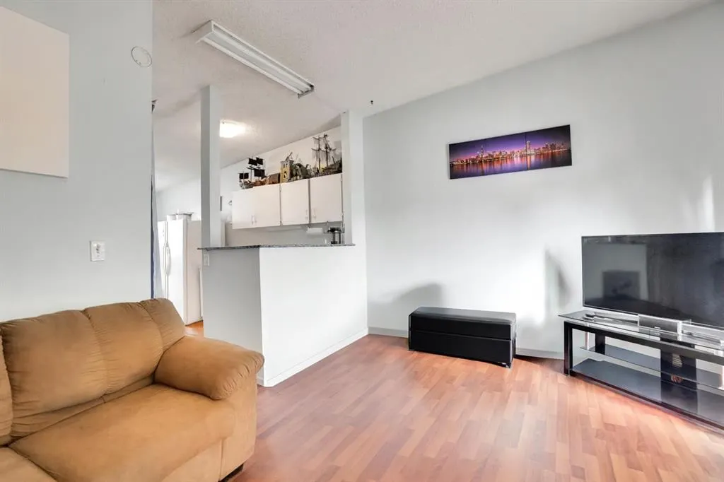 459 Huntsville Crescent NW, #2