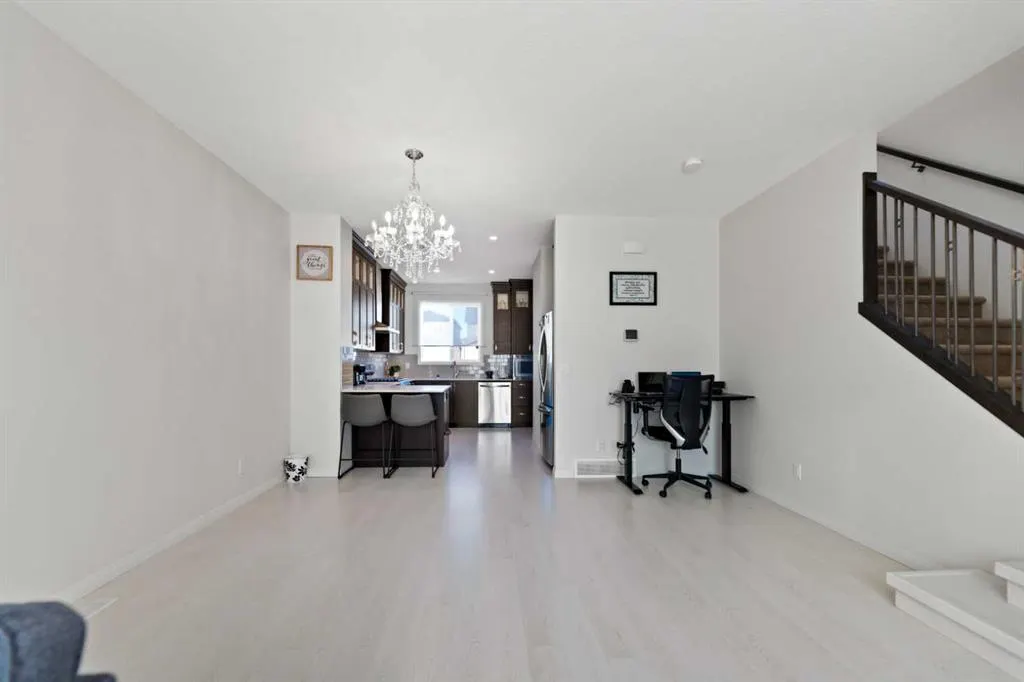 72 Corner Glen Avenue NE