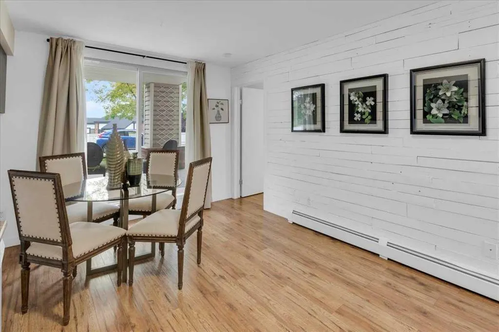 17 Country Village Bay NE, #103