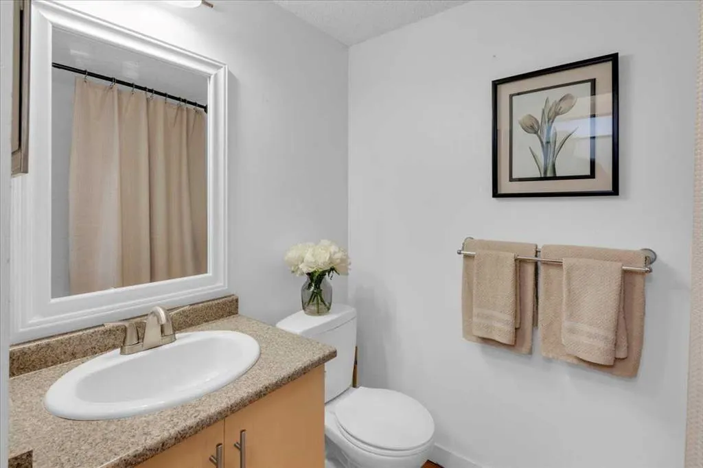 17 Country Village Bay NE, #103