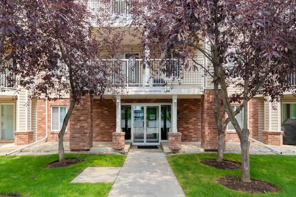 17 Country Village Bay NE, #103