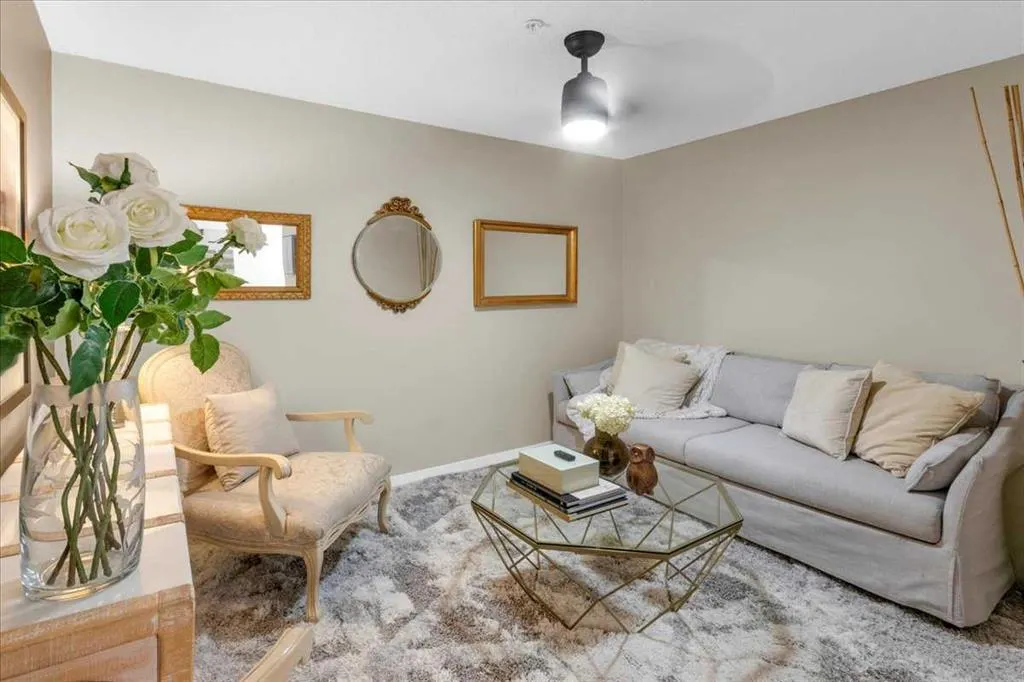 17 Country Village Bay NE, #103
