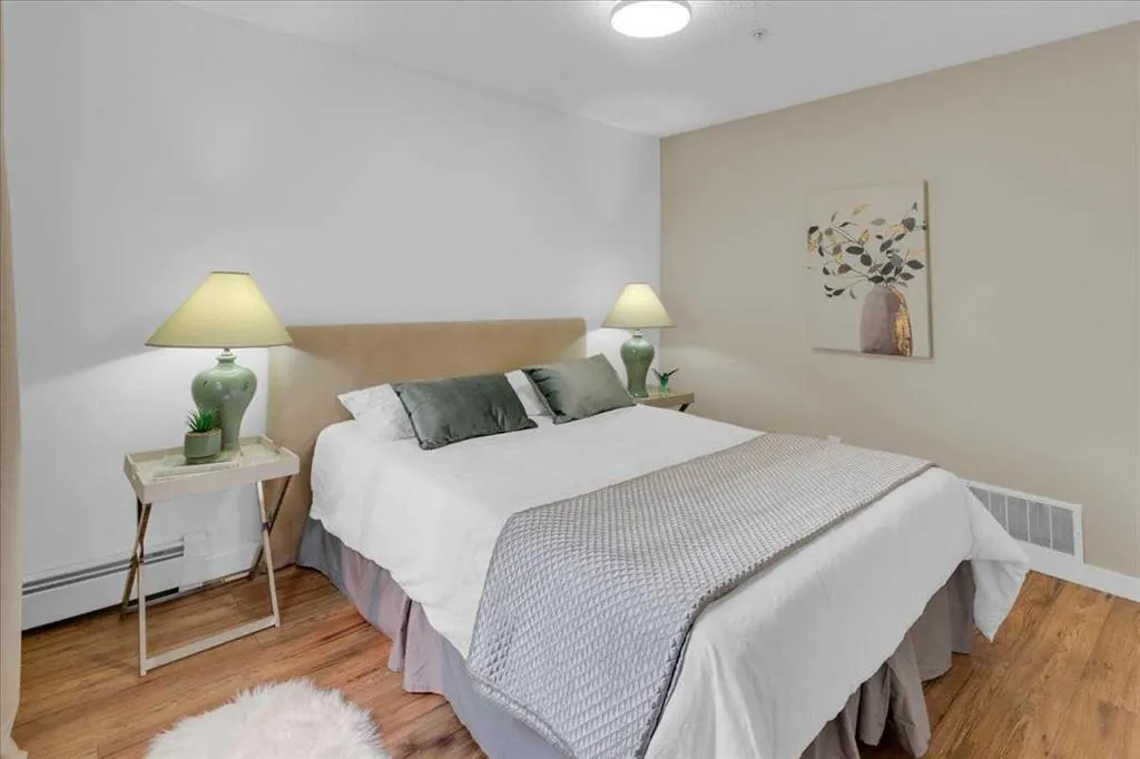 17 Country Village Bay NE, #103