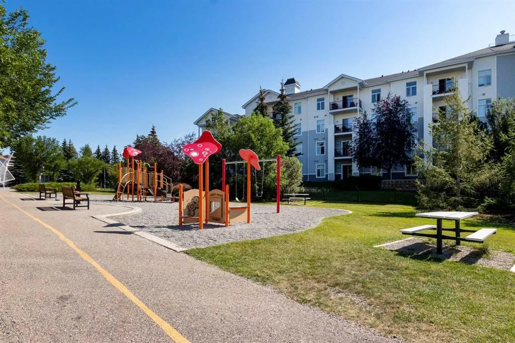 17 Country Village Bay NE, #103