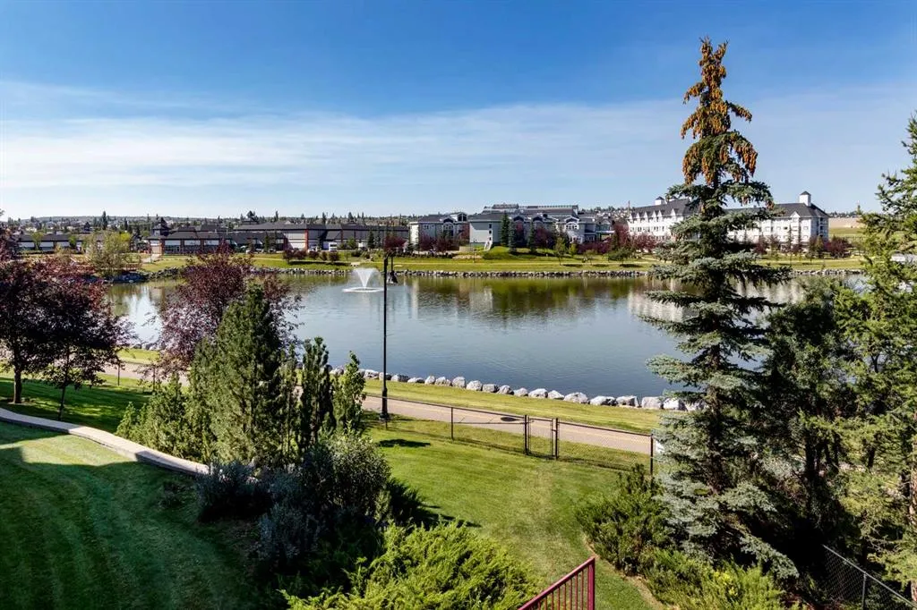 17 Country Village Bay NE, #103