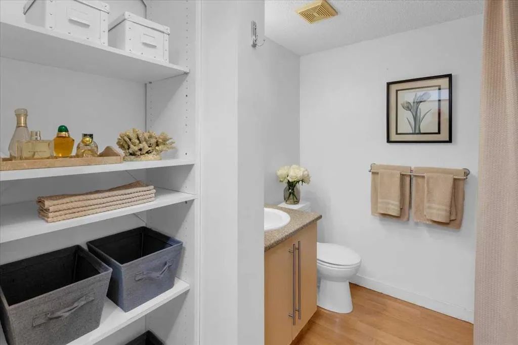 17 Country Village Bay NE, #103