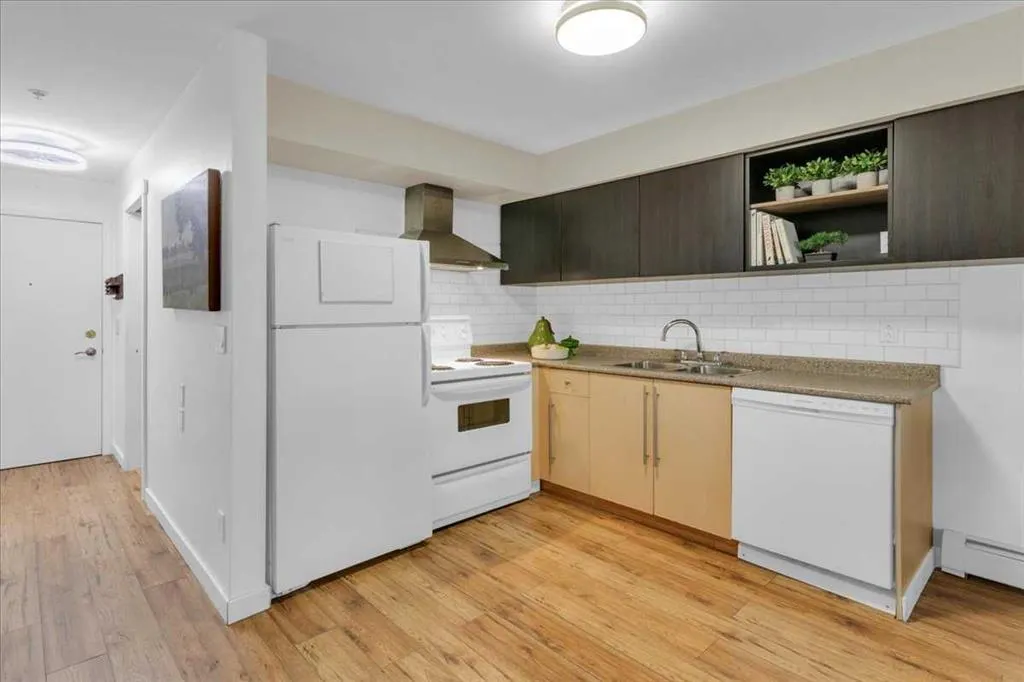 17 Country Village Bay NE, #103