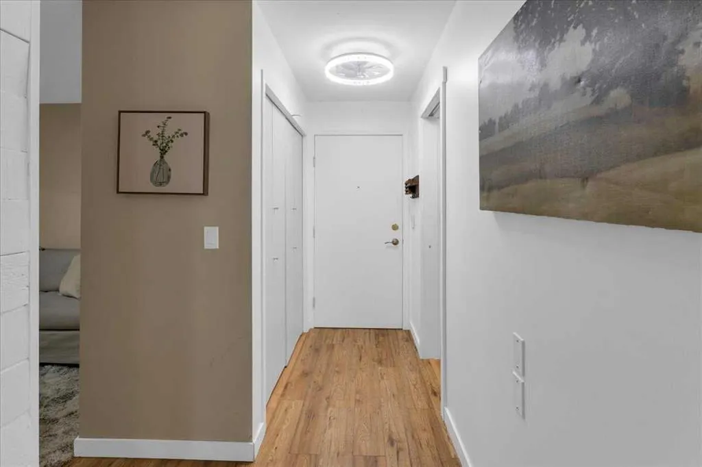 17 Country Village Bay NE, #103