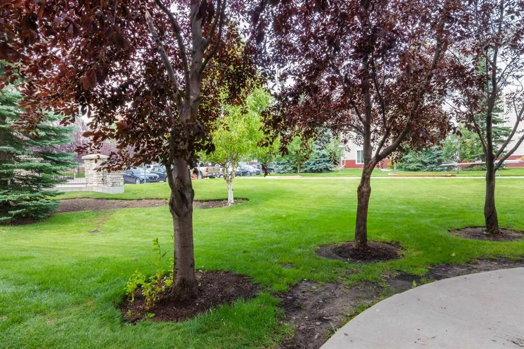 17 Country Village Bay NE, #103