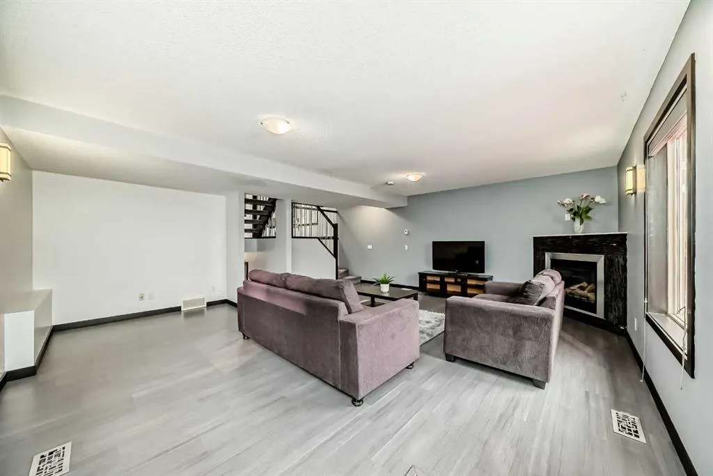 219 Covepark Green NE