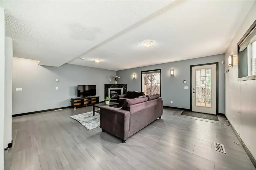 219 Covepark Green NE