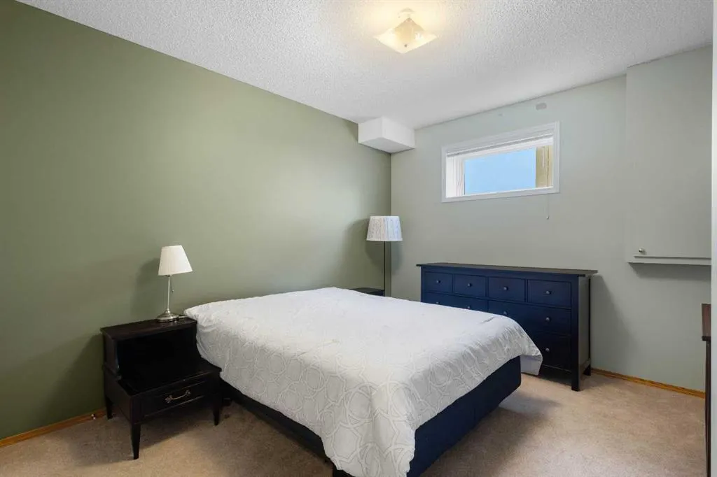 212 Hampstead Gardens NW