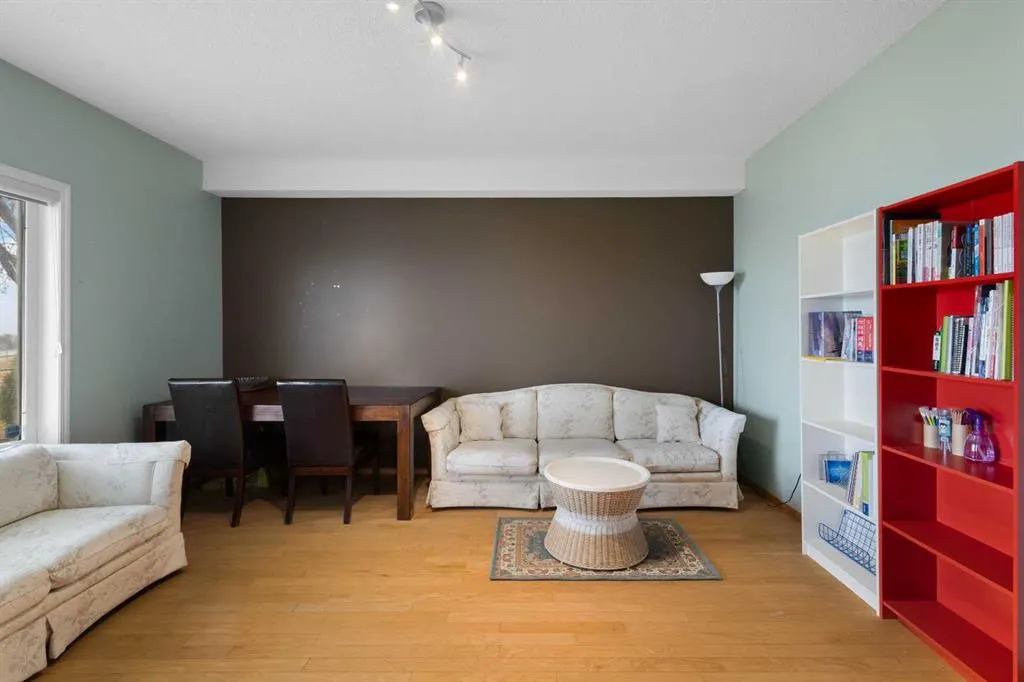 212 Hampstead Gardens NW