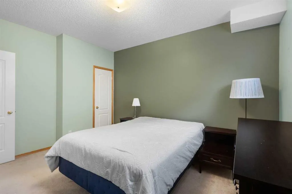 212 Hampstead Gardens NW