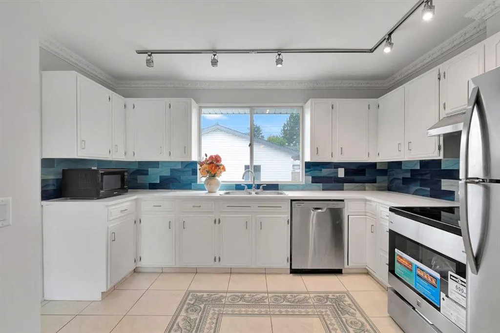 300 Sackville Drive SW