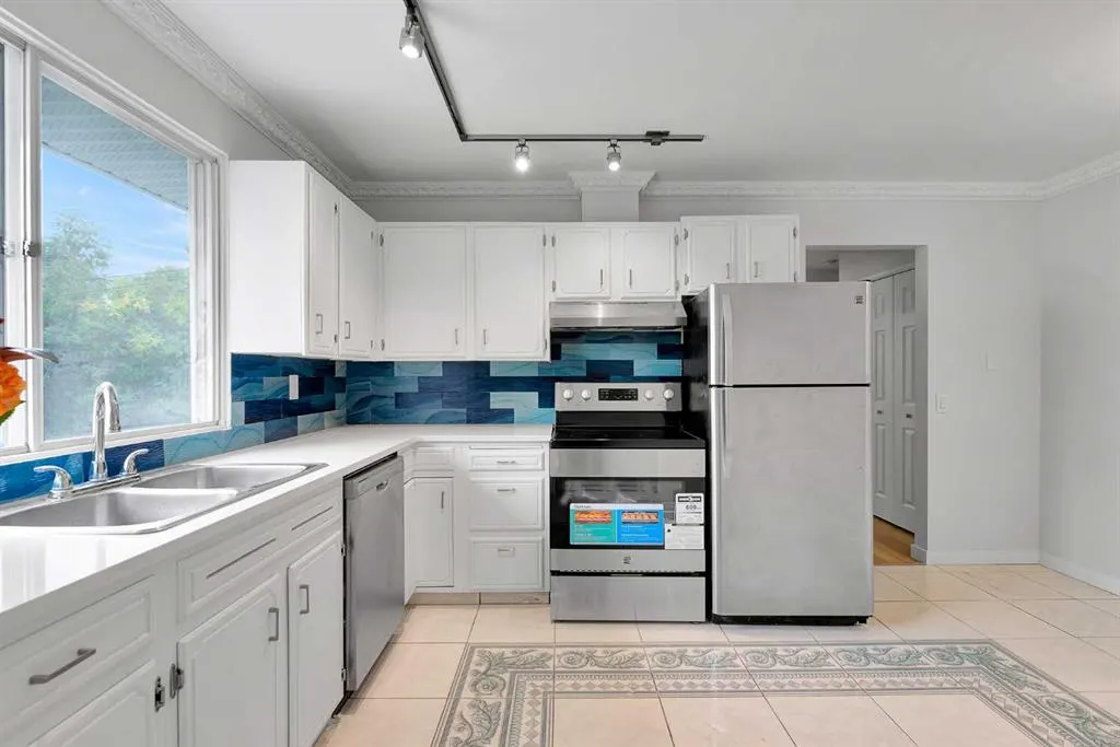 300 Sackville Drive SW